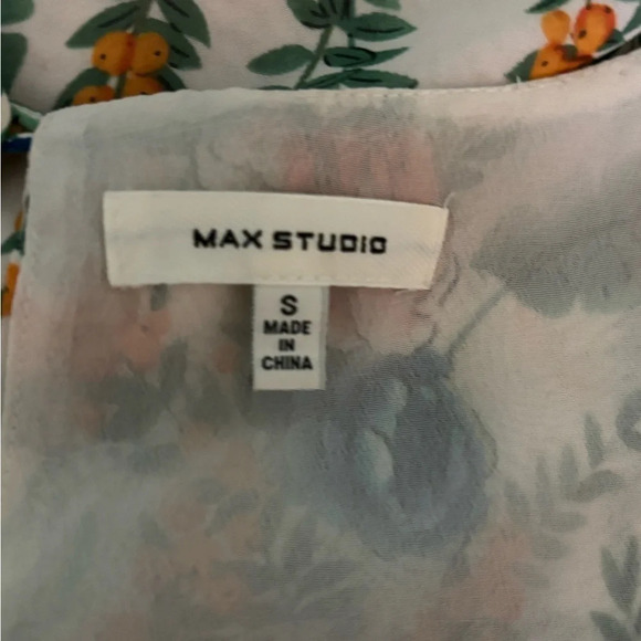 Max Studio Womens Sleeveless Top Birds Butterfly Floral Keyhole neck size small - Picture 6 of 10